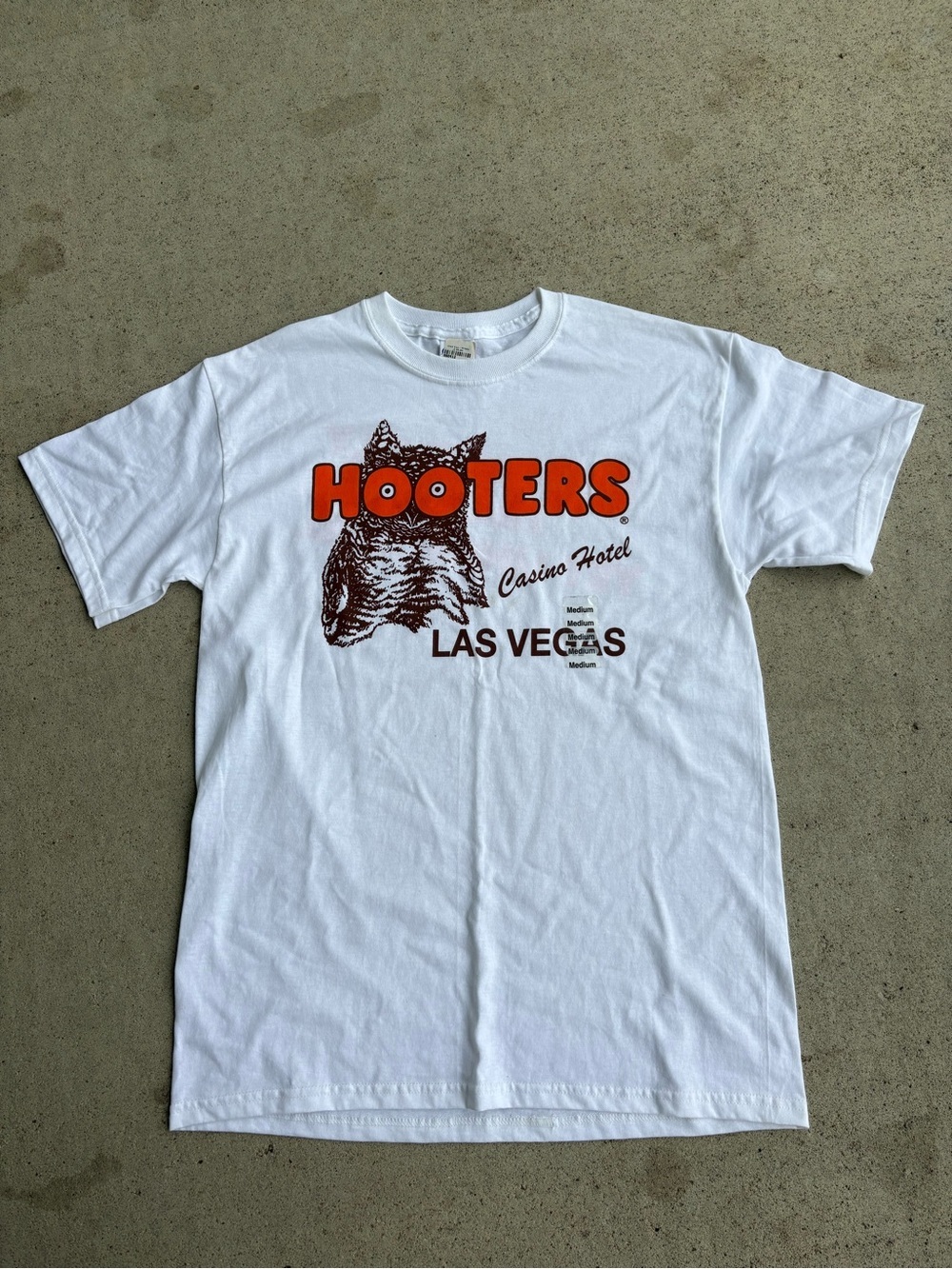 Rare Vintage Y2K Hooters Las Vegas Casino Tee Medium